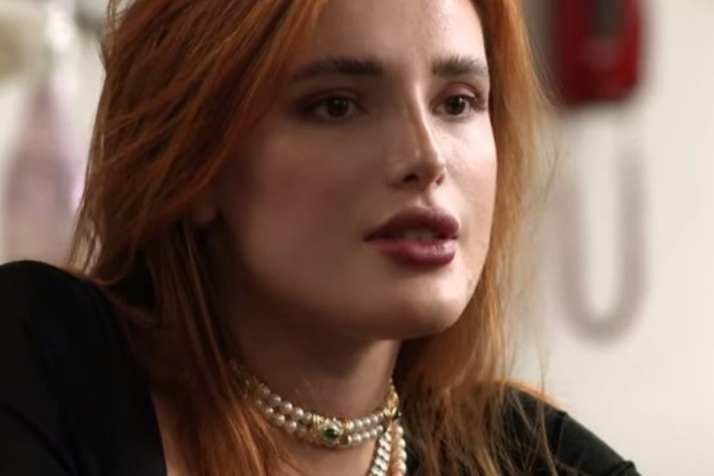 Bella Thorne anklagar Mickey Rourke för gränslöst beteende under filminspelning