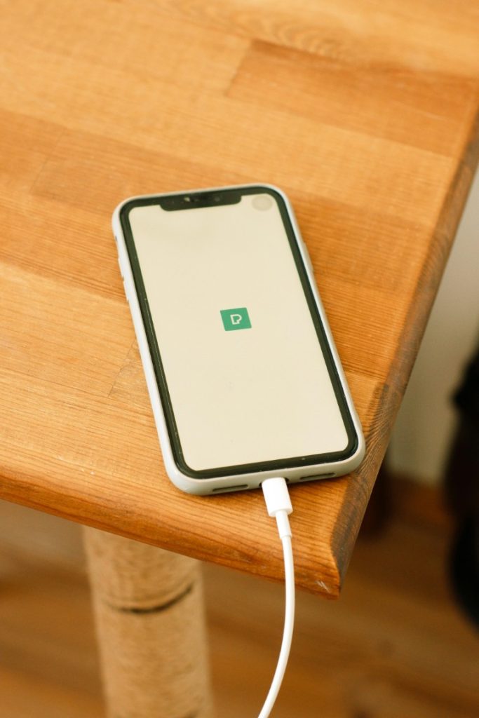 Därför bör du tänka dig för när du drar ut mobilens laddare